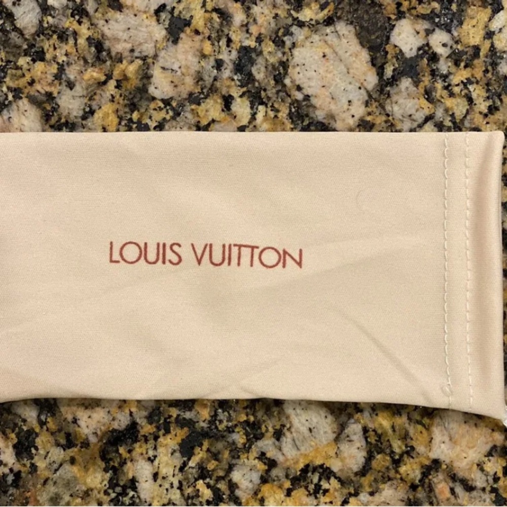 2184 49mm Black Eyeglass Frame with the Eyeglass Pouch. - Picture 7 of 7